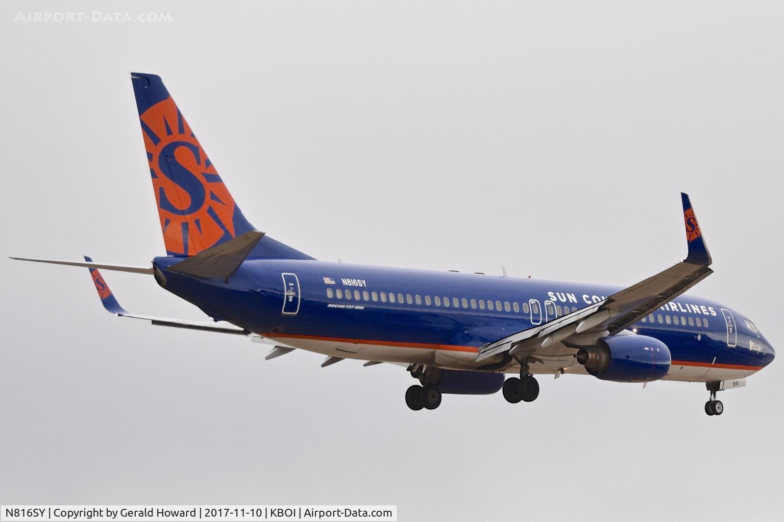 N816SY, 2001 Boeing 737-8Q8 C/N 30637, Landing RWY 10R.