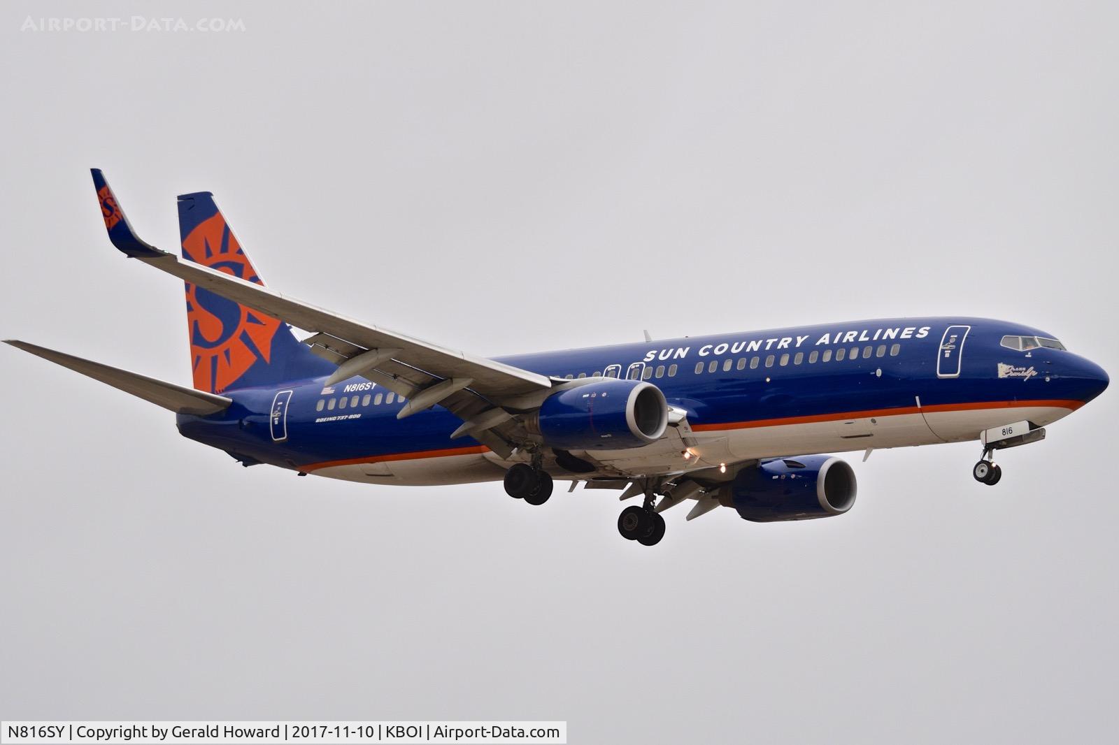 N816SY, 2001 Boeing 737-8Q8 C/N 30637, On approach for RWY 10R.