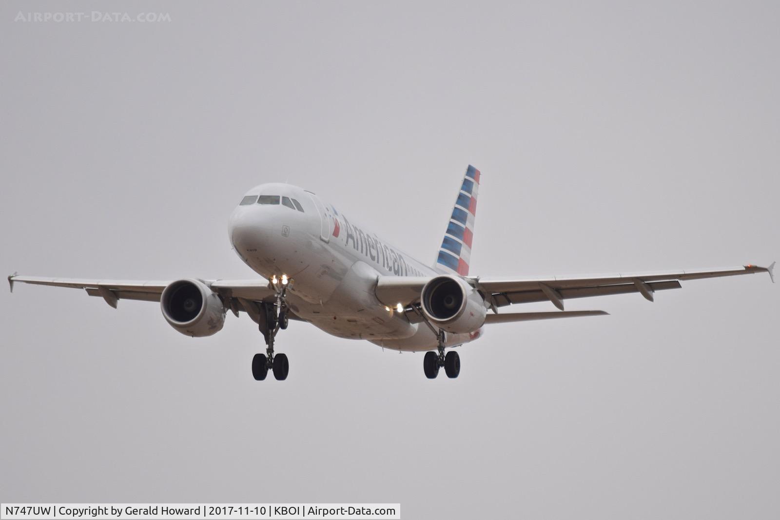 N747UW, 2000 Airbus A319-112 C/N 1301, Approach to RWY 10L.