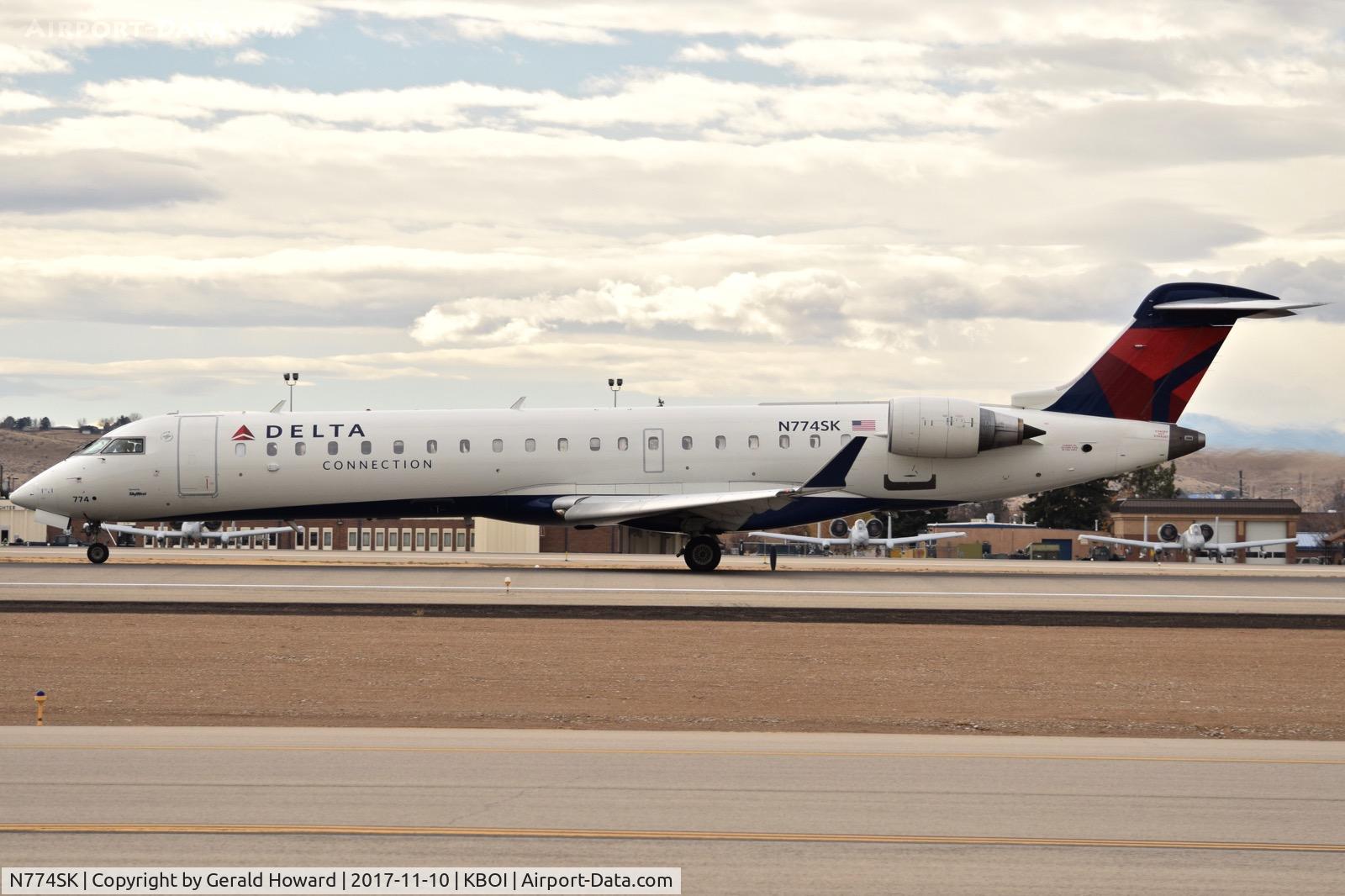 N774SK, 2006 Canadair CL-600-2C10 Regional Jet CRJ-700 C/N 10240, Take off run on RWY 10L.