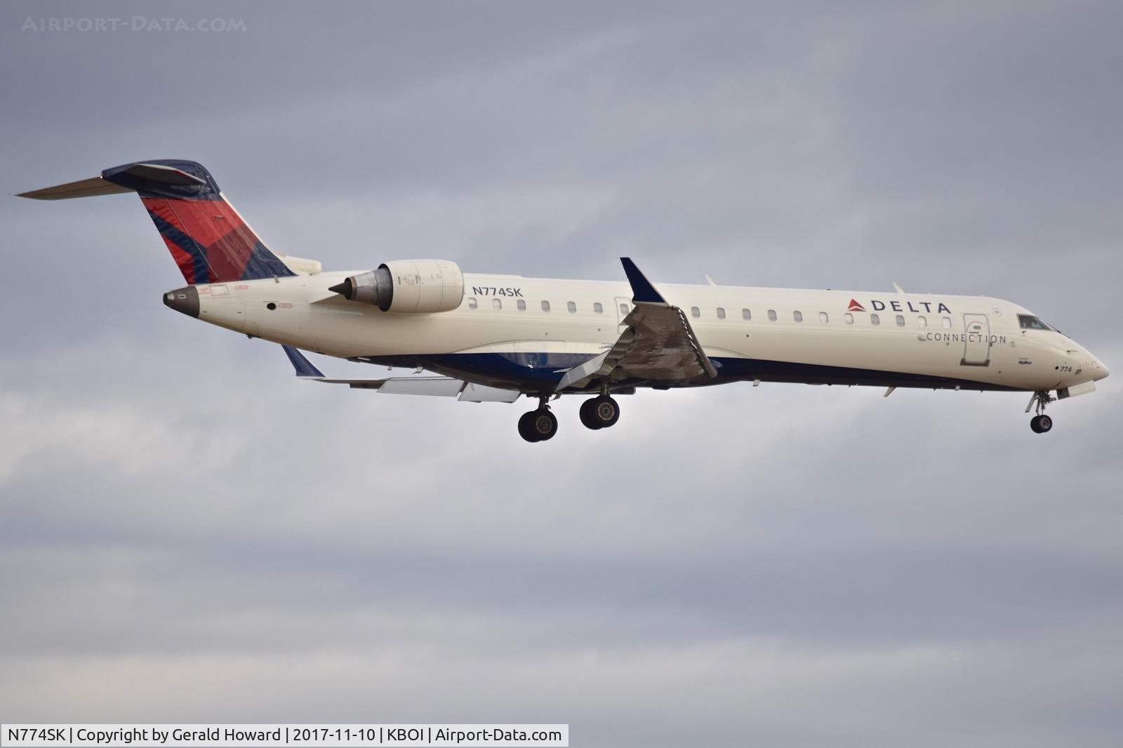 N774SK, 2006 Canadair CL-600-2C10 Regional Jet CRJ-700 C/N 10240, Landing RWY 10L.