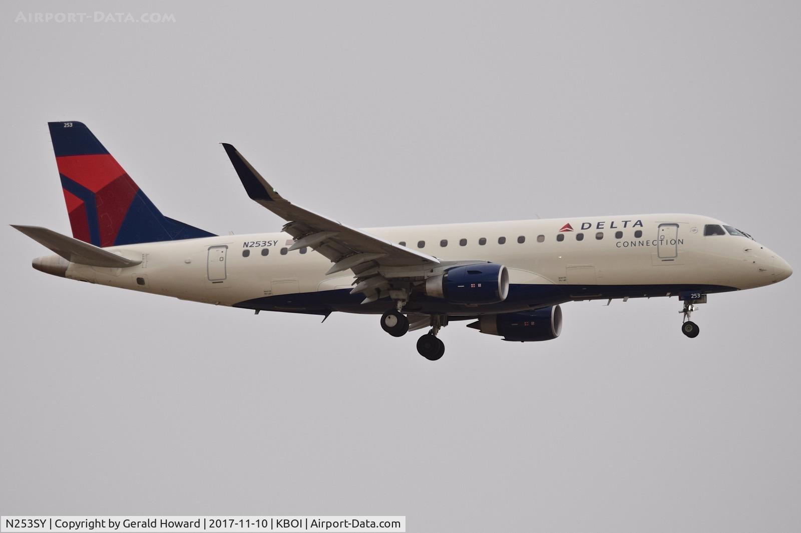 N253SY, 2016 Embraer 175LR (ERJ-170-200LR) C/N 17000620, Landing RWY 10L.