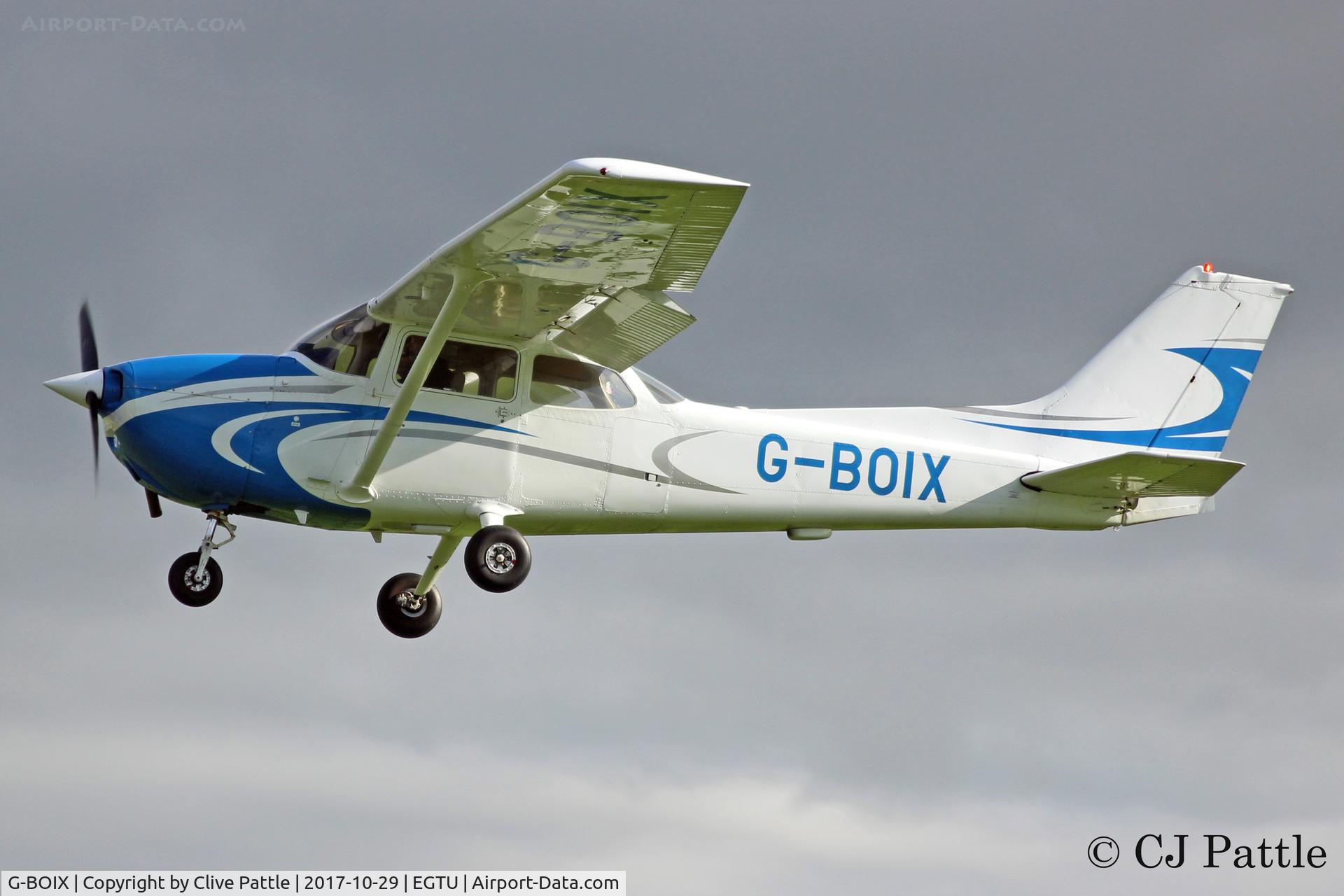G-BOIX, 1979 Cessna 172N C/N 172-71206, On finals to Dunkeswell