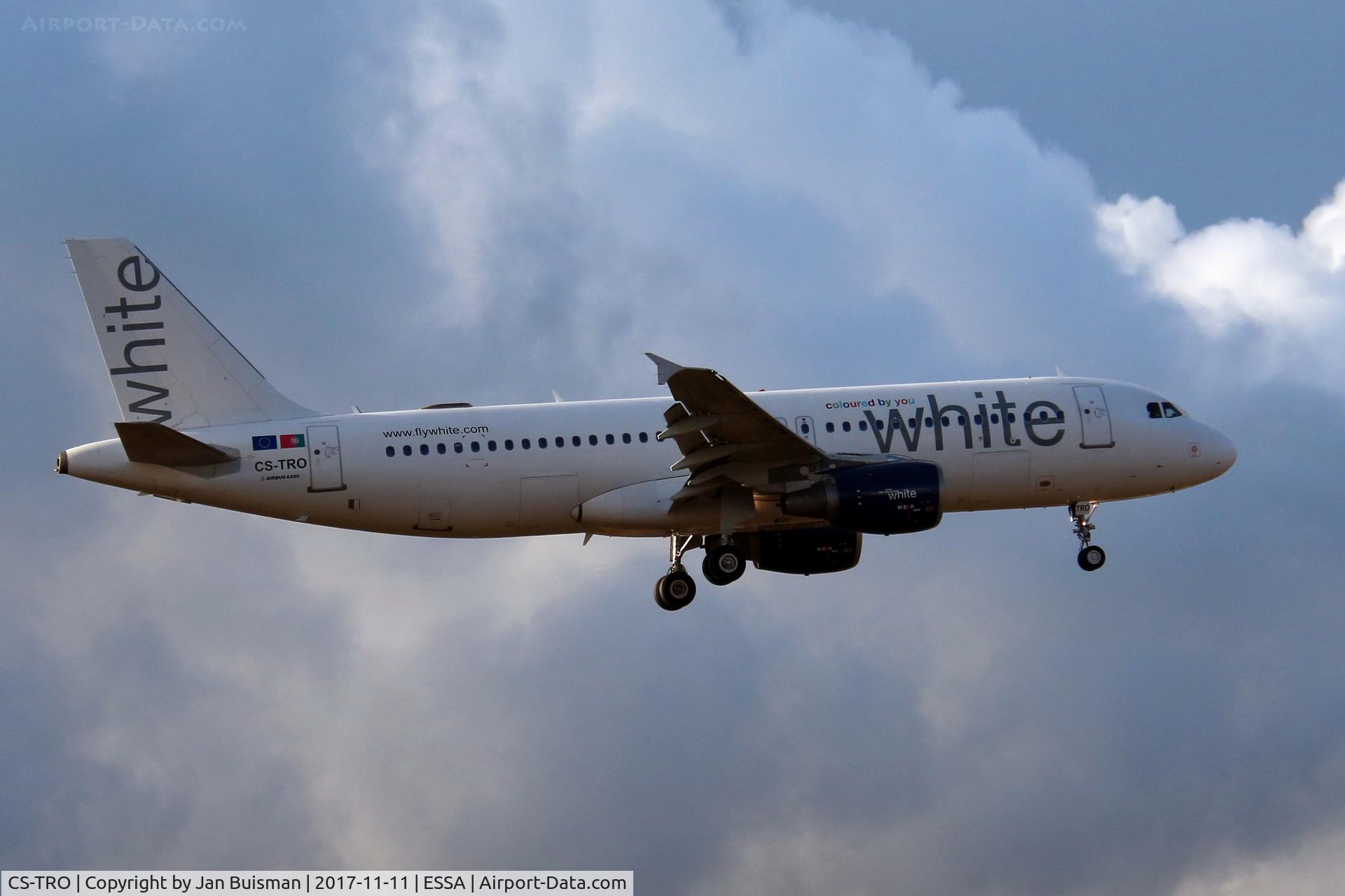 CS-TRO, 1995 Airbus A320-214 C/N 548, White