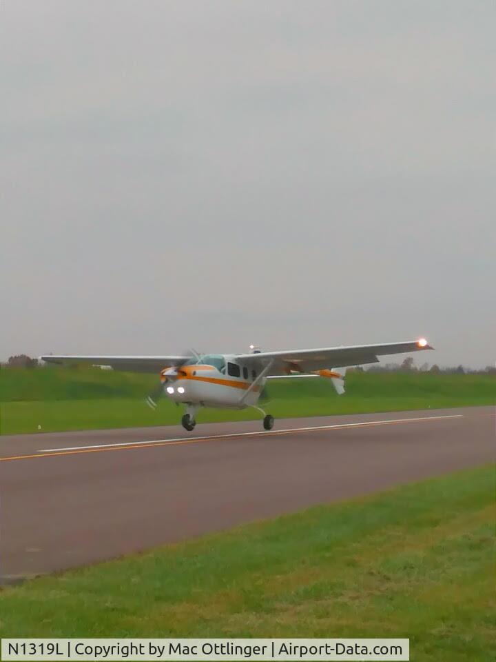 N1319L, 1977 Cessna 337G Super Skymaster C/N 33701811, Landing runway 8 Moraine Airpark