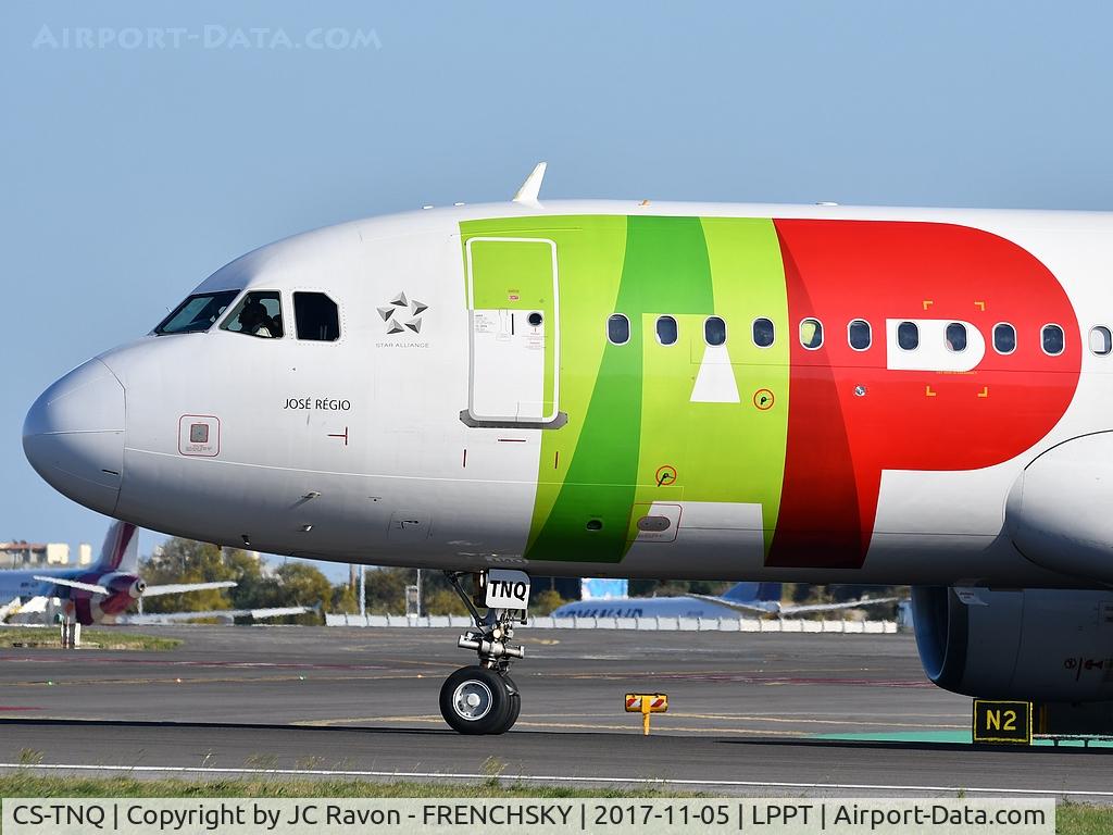CS-TNQ, 2009 Airbus A320-214 C/N 3769, José Régio ready to take off runway 03