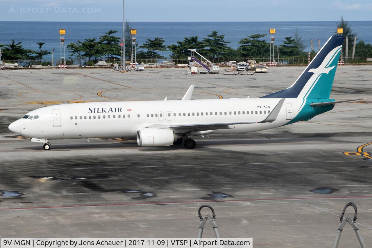 9V-MGN, 2015 Boeing 737-8SA C/N 44230, Arriving HKT