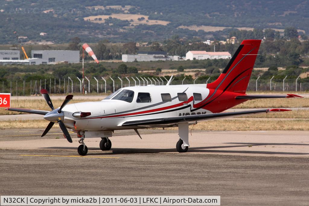 N32CK, 2001 Piper PA-46-500TP Malibu Meridian C/N 4697123, Parked