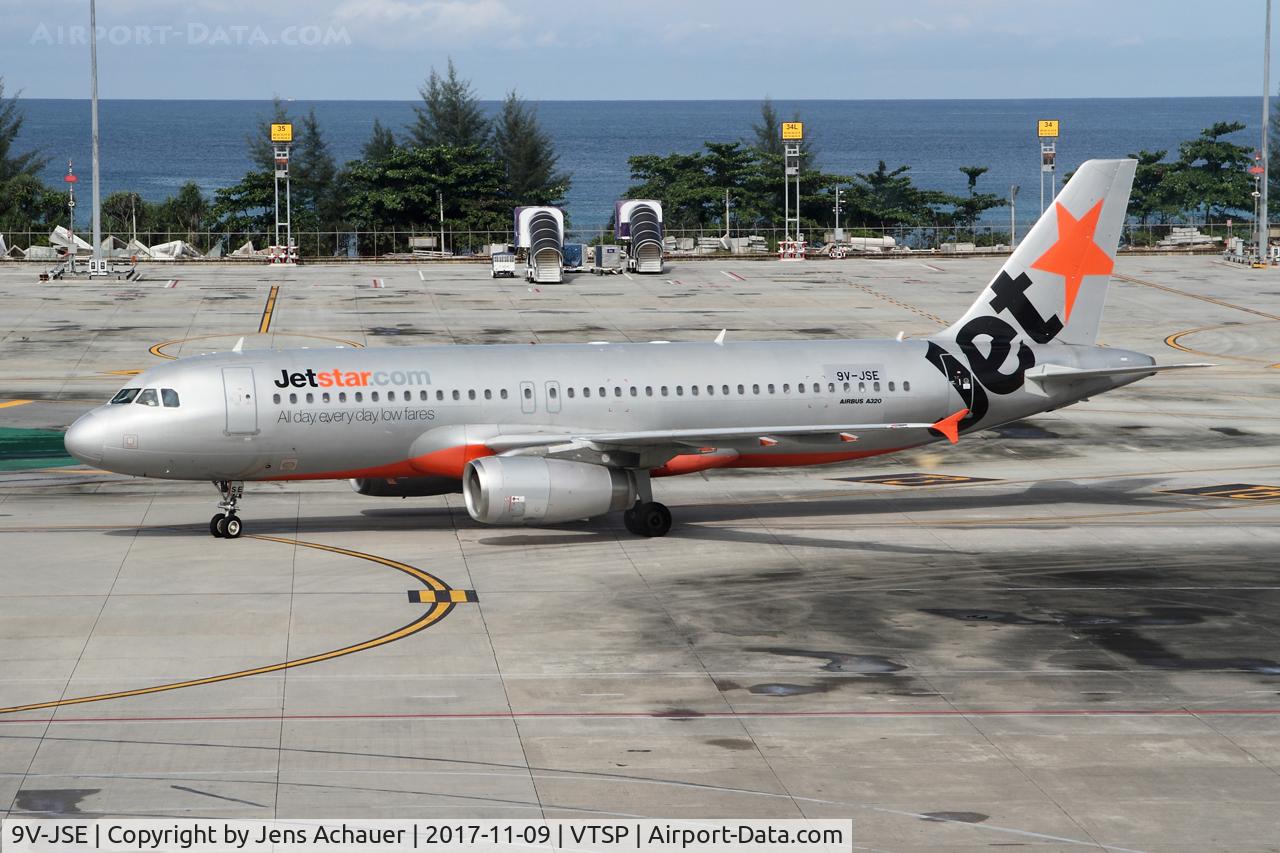 9V-JSE, 2005 Airbus A320-232 C/N 2423, Taxing to gate after flight from Singapore