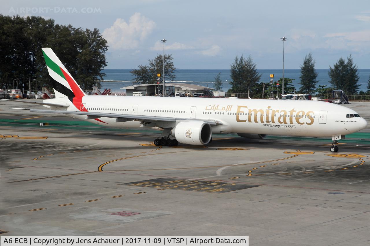 A6-ECB, 2007 Boeing 777-31H/ER C/N 32714, Taxing to rwy 09 for flight back to DXB