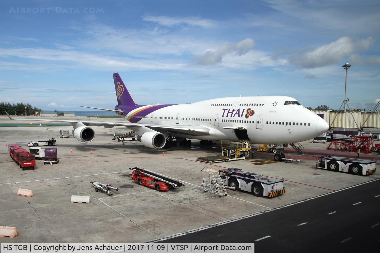 HS-TGB, 2001 Boeing 747-4D7 C/N 32370, being prepared for flight TG202 to BKK