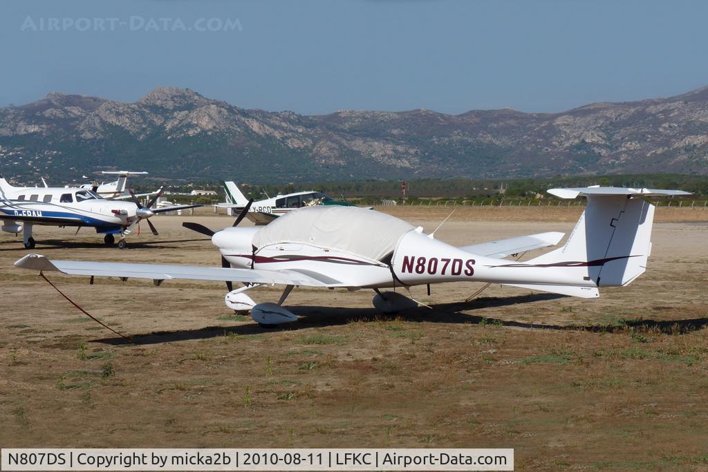 N807DS, 2007 Diamond DA-40 Diamond Star C/N 40.807, Parked