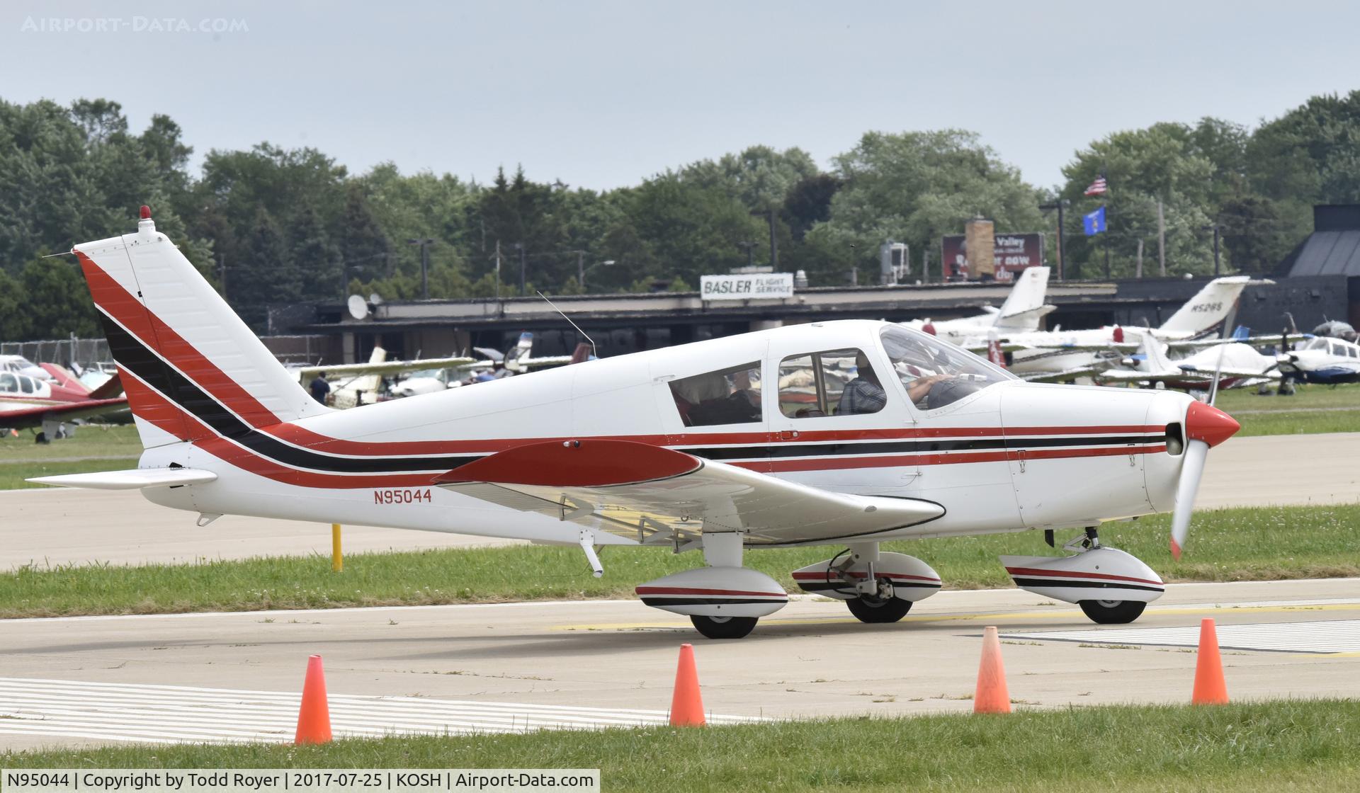 N95044, 1969 Piper PA-28-140 Cherokee C/N 28-25783, Airventure 2017