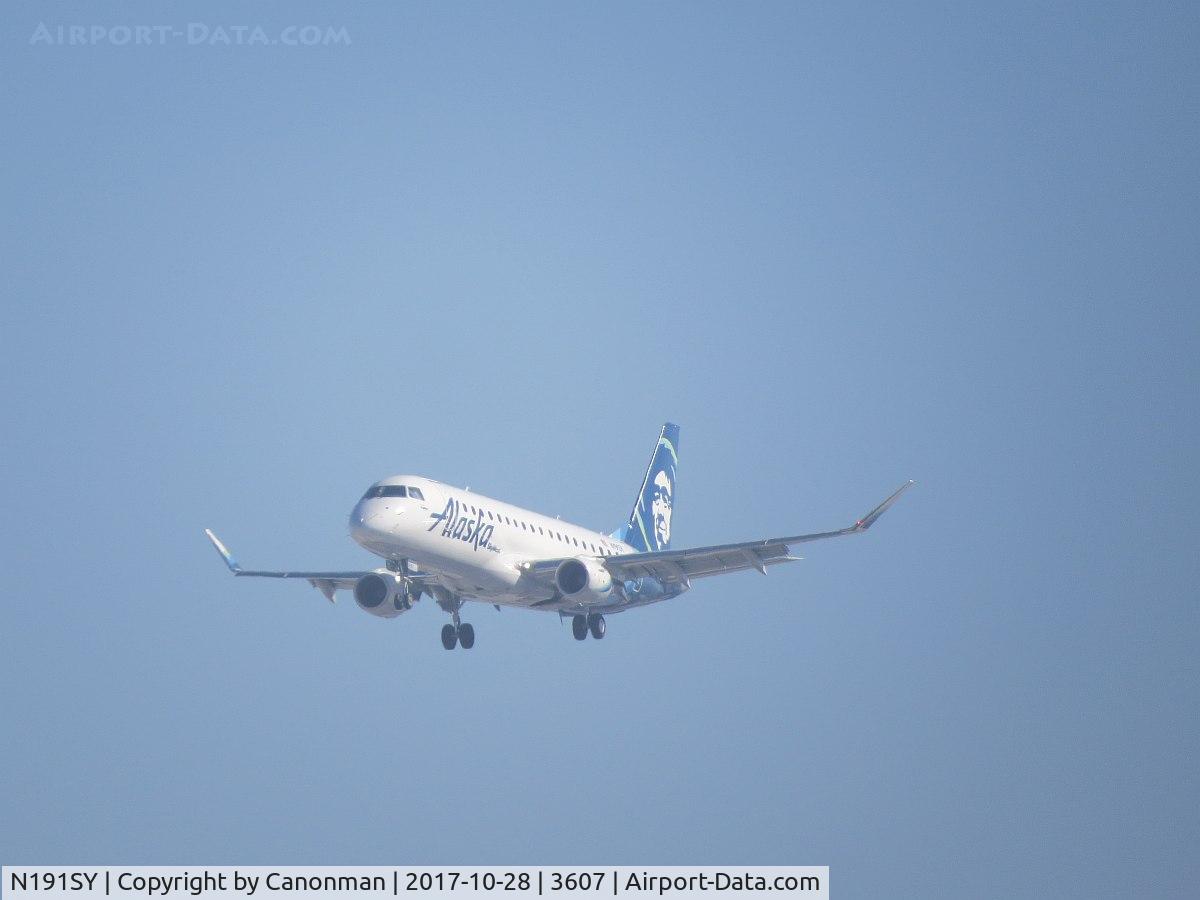 N191SY, 2017 Embraer 175LR (ERJ-170-200LR) C/N 17000632, Landing