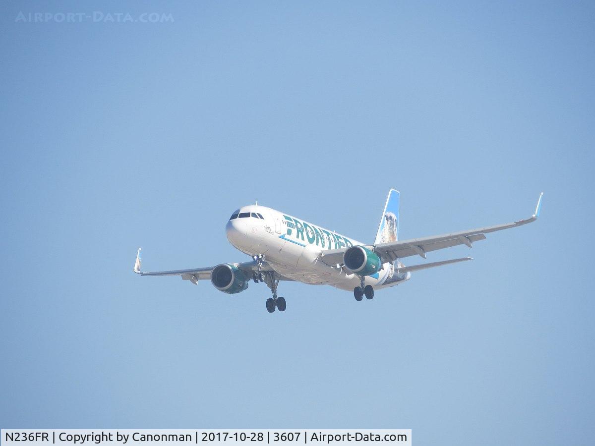 N236FR, 2016 Airbus A320-214 C/N 7389, Landing