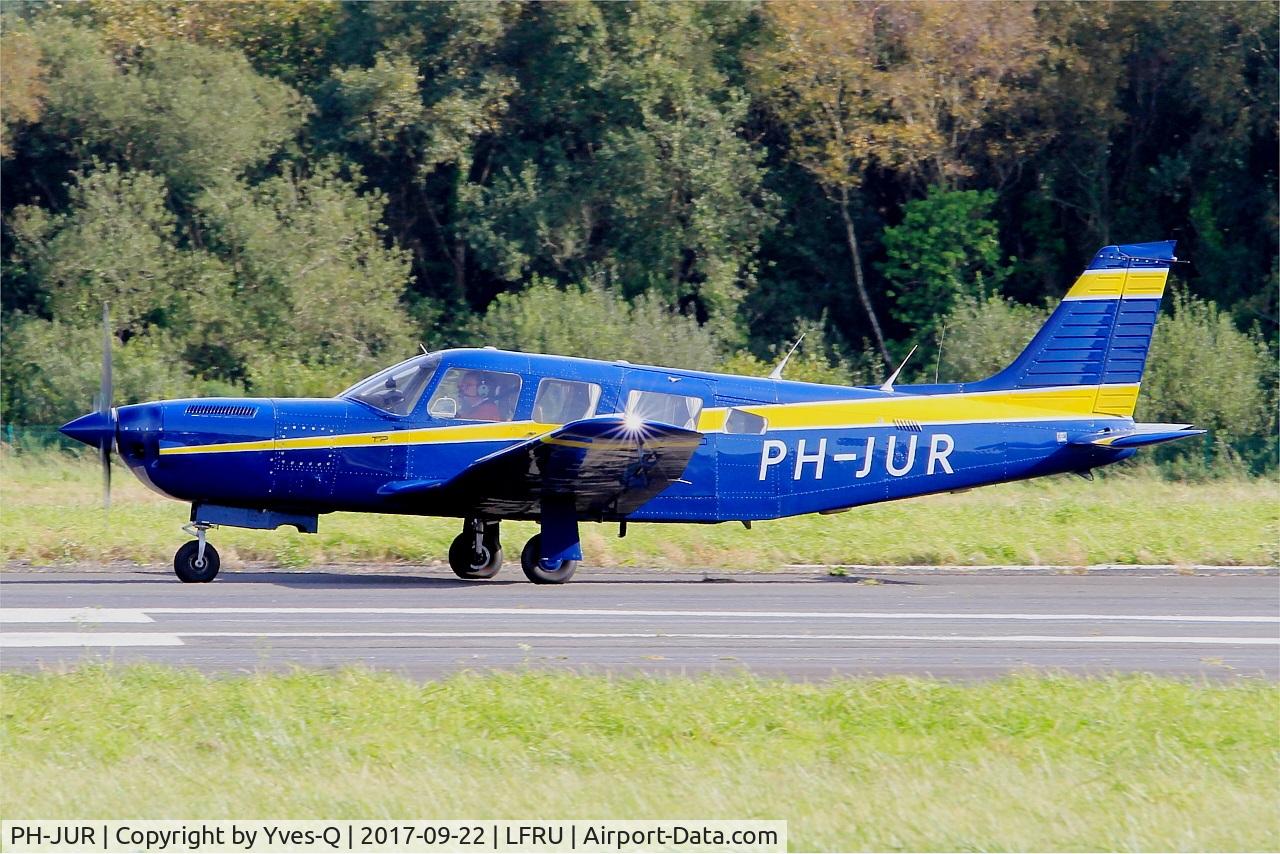 PH-JUR, 1982 Piper PA-32R-301T Turbo Saratoga C/N 32R-8229033, Piper PA-32R-301T Turbo Saratoga, Taxiing to holding point rwy 23, Morlaix-Ploujean airport (LFRU-MXN) Air show 2017