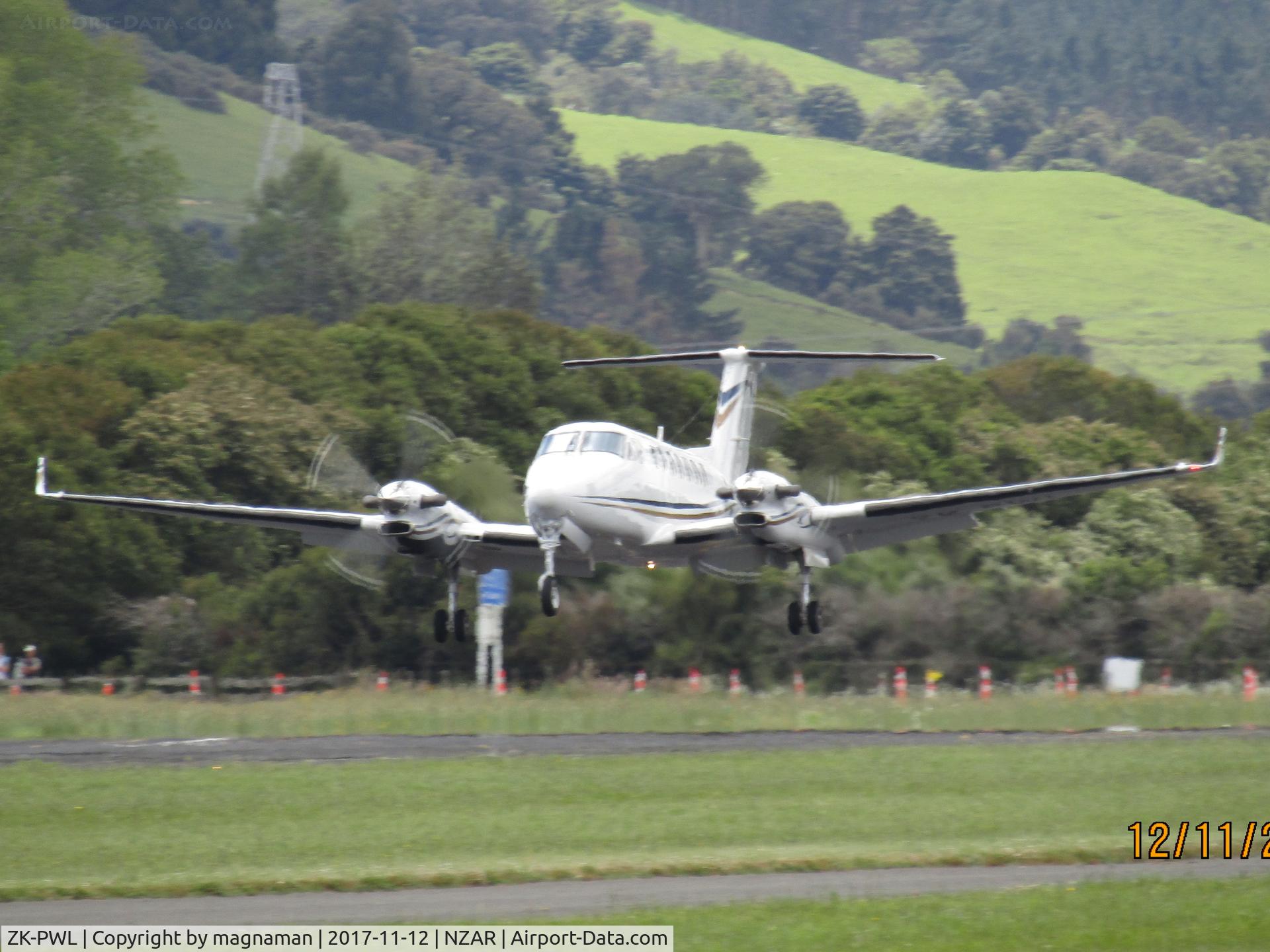 ZK-PWL, 2005 Raytheon Super King Air 350 C/N FL-443, about to land at AMZ