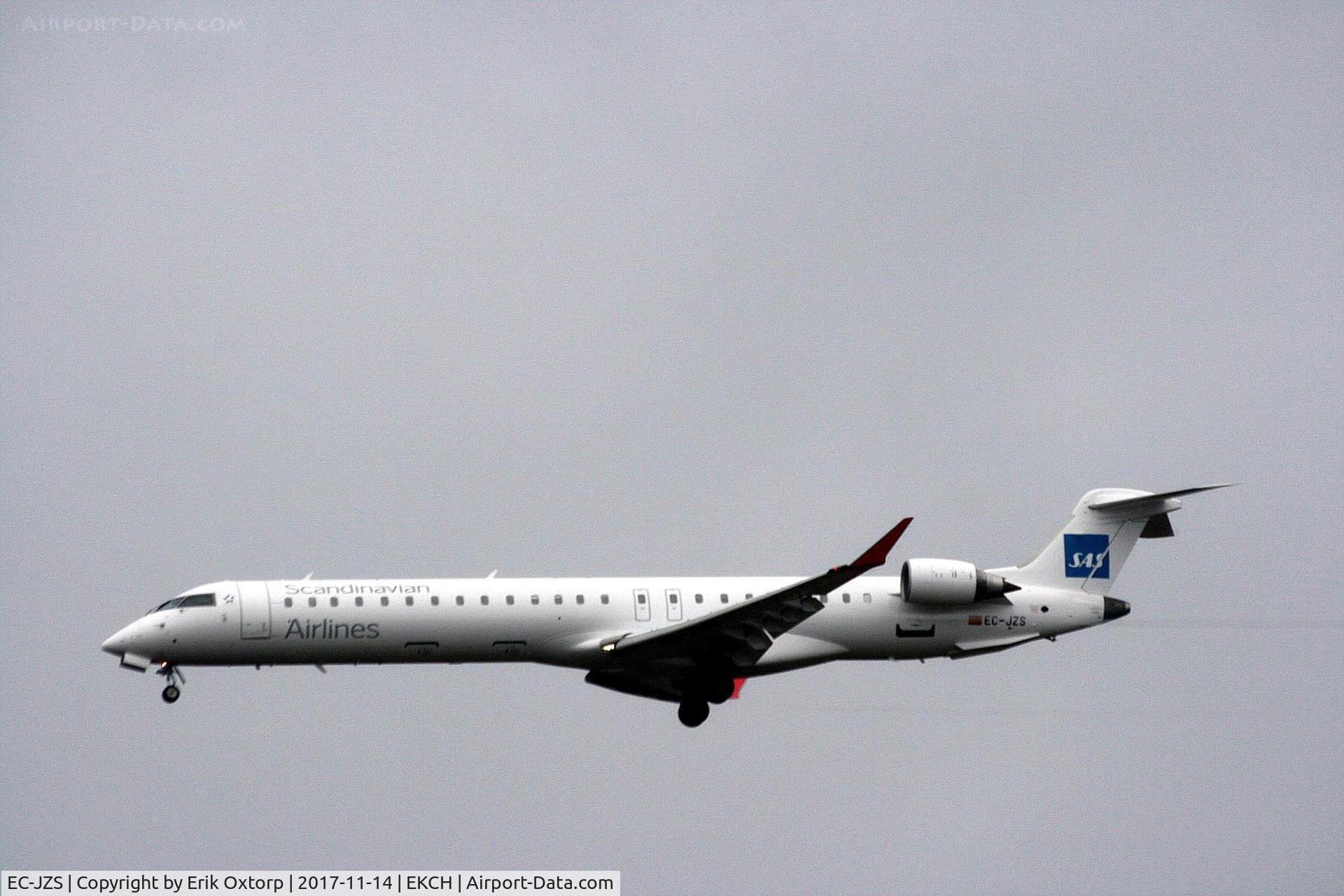 EC-JZS, 2007 Bombardier CRJ-900 (CL-600-2D24) C/N 15111, EC-JZS landing rw 22L