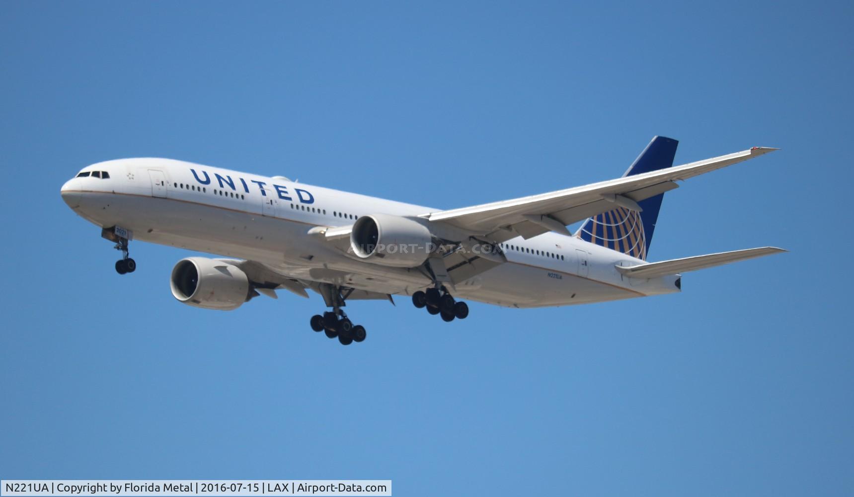 N221UA, 2001 Boeing 777-222 C/N 30552, United