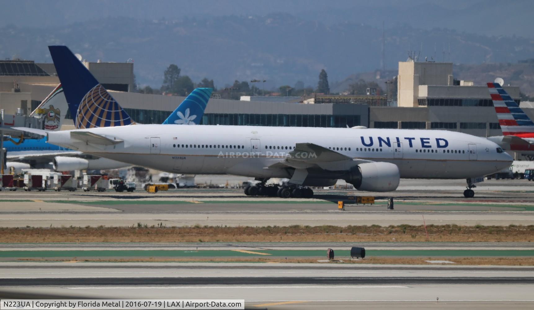 N223UA, 2001 Boeing 777-222 C/N 30224, United