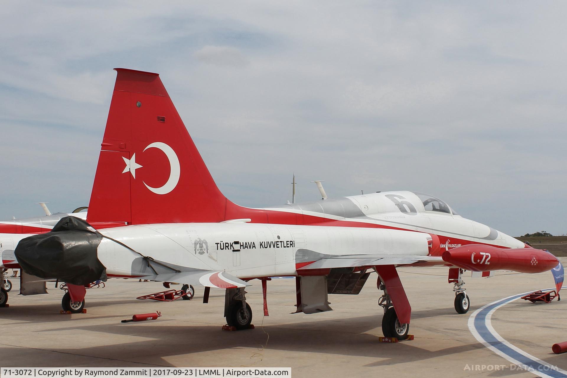 71-3072, Northrop (Canadair) NF-5A-2000 (CL-226) C/N 72, Northrop NF-5B 71-3072/6 Turkish Stars Aerobatic Team