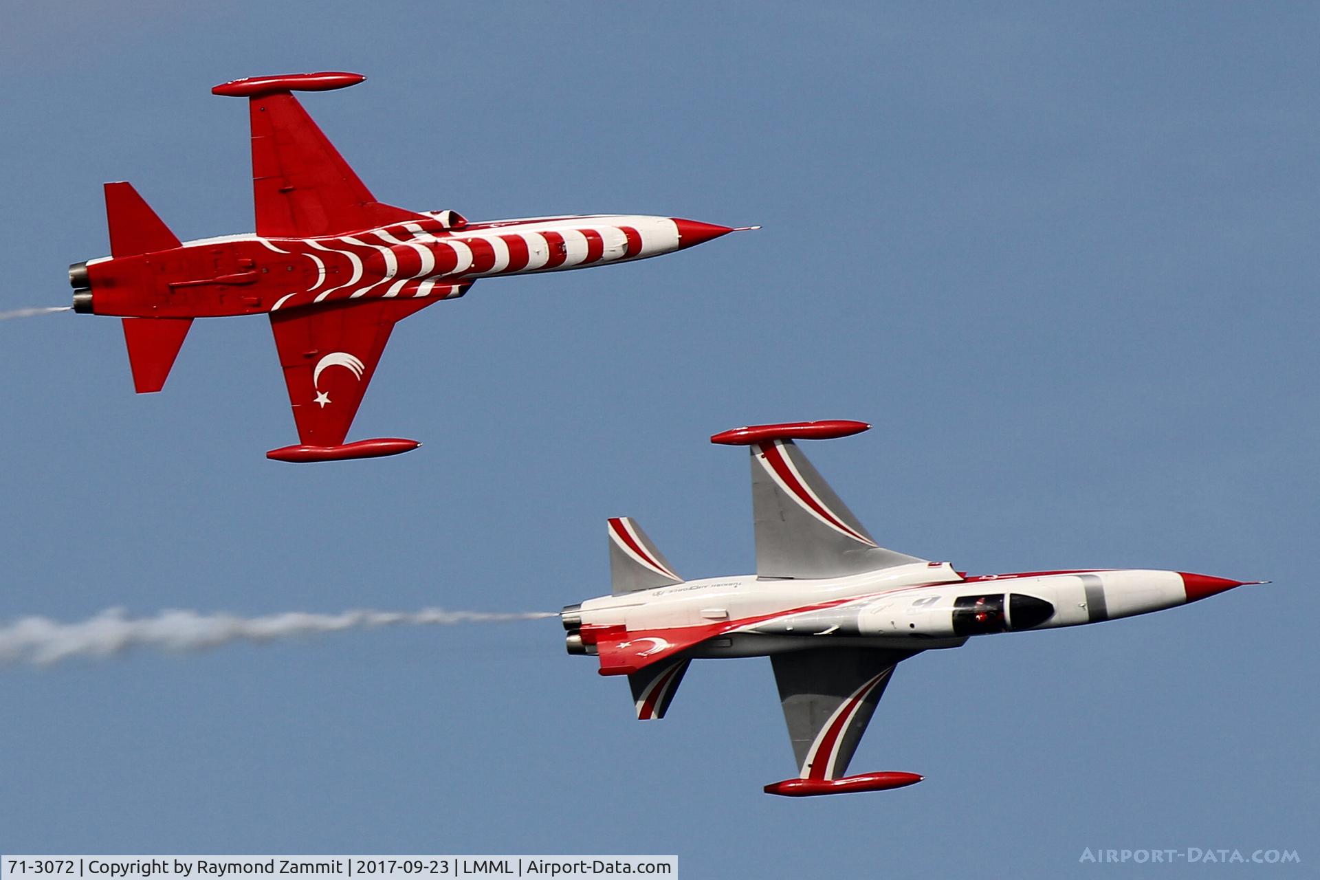71-3072, Northrop (Canadair) NF-5A-2000 (CL-226) C/N 72, Turkish Aerobatic Team Duo Pair performing a spectacular run during the Malta International Airshow 2017