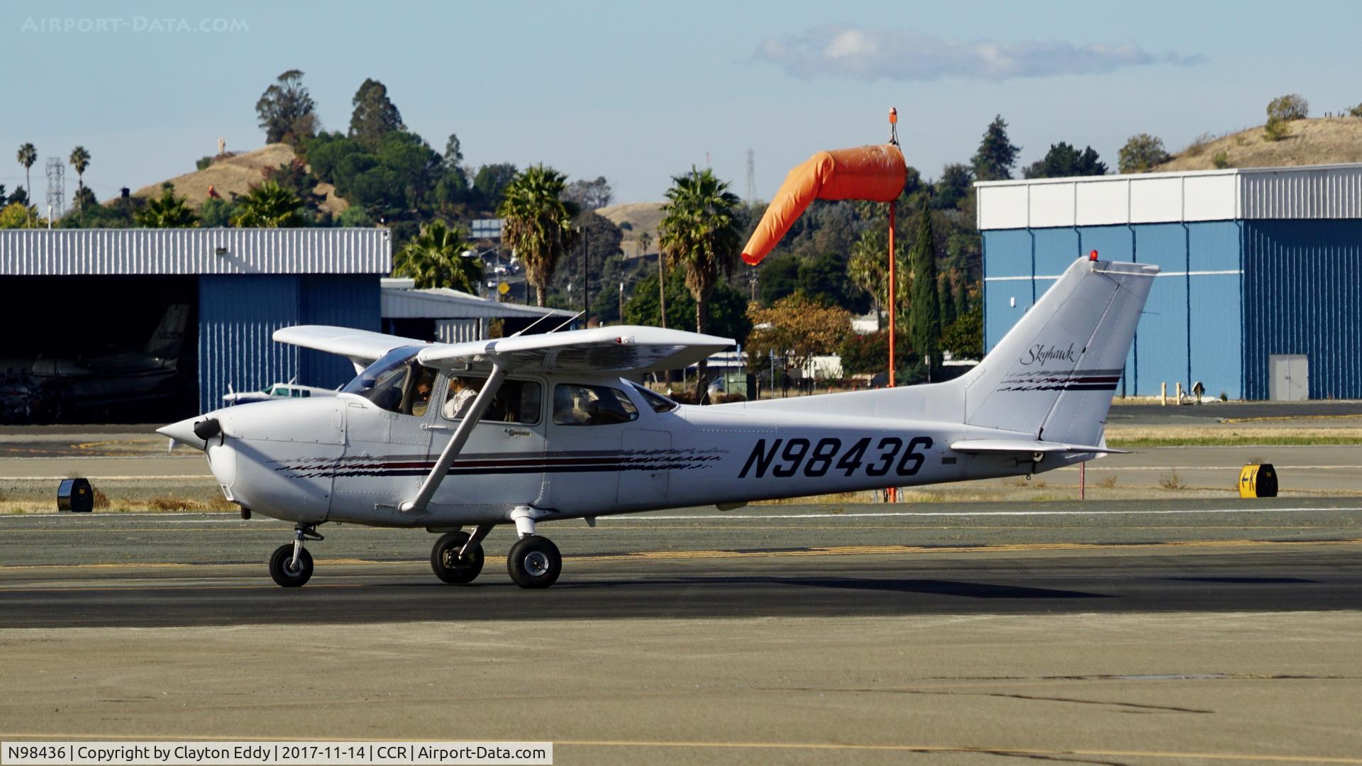 N98436, 1998 Cessna 172R C/N 17280612, Buchanan Field Concord California 2017.