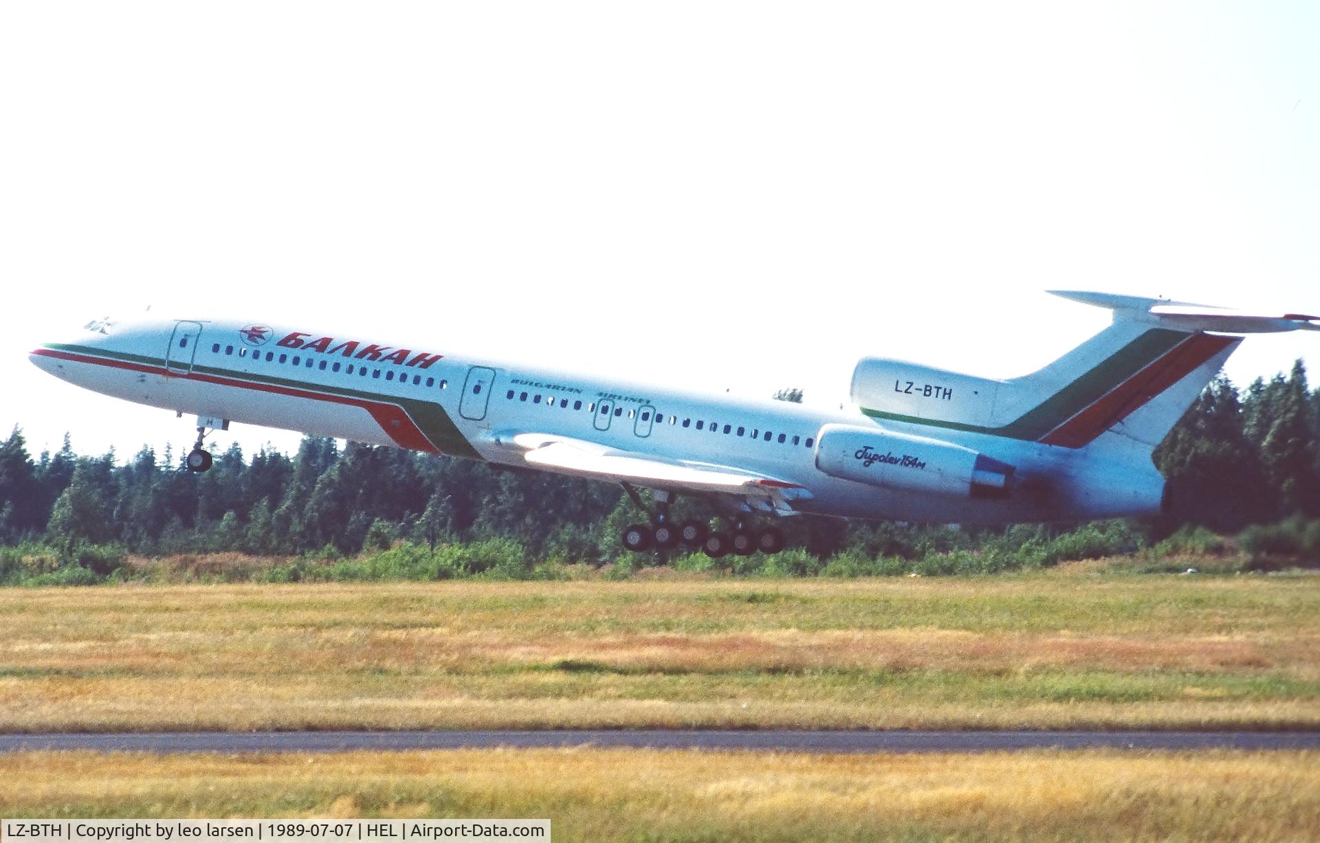 LZ-BTH, 1987 Tupolev Tu-154M C/N 87A754, Helsinki 7.7.1989