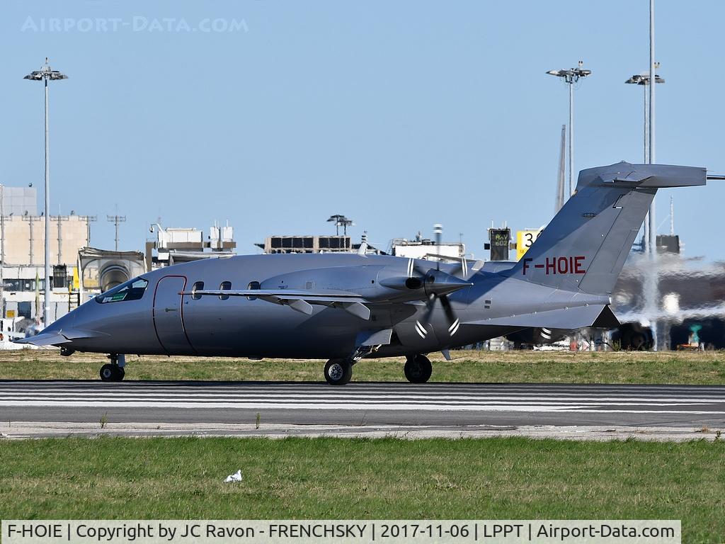 F-HOIE, 2011 Piaggio P-180 Avanti II C/N 1225, Investairs Izernore / SOGELEASE ready to departure runway 03
