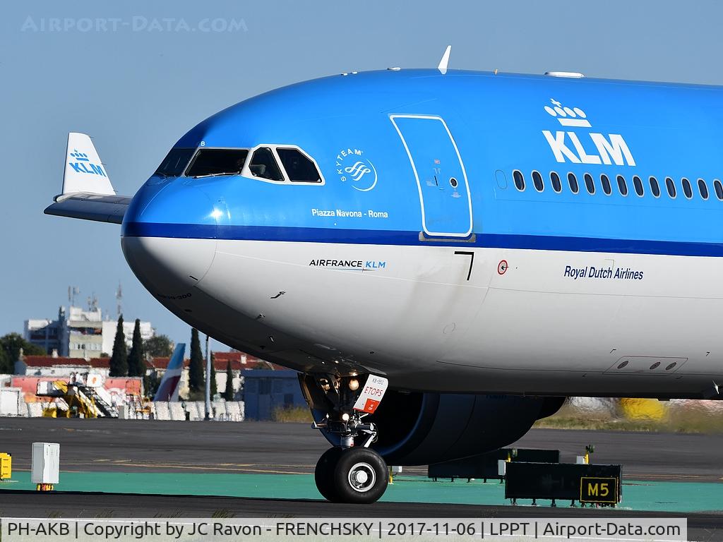 PH-AKB, 2012 Airbus A330-303 C/N 1294, Piazza Navona - Roma