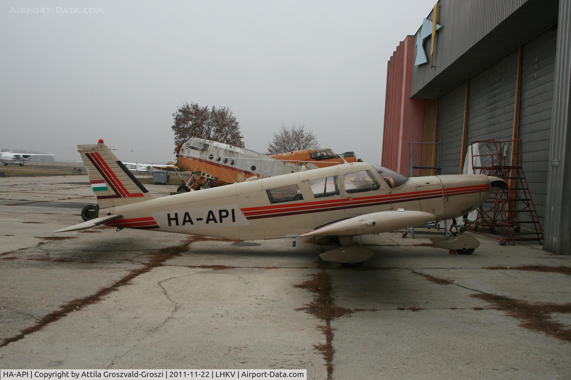 HA-API, 1966 Piper PA-32-300 Cherokee Six Cherokee Six C/N 32-40220, Kaposújlak Airport, Hungary