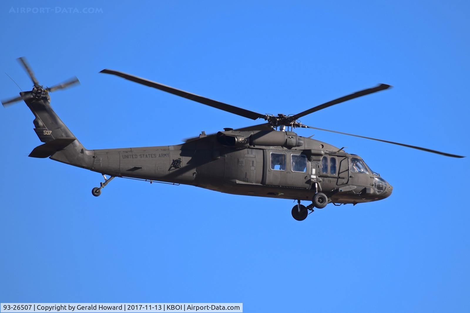 93-26507, 1993 Sikorsky UH-60L Black Hawk C/N unknown, Landing RWY 10R.