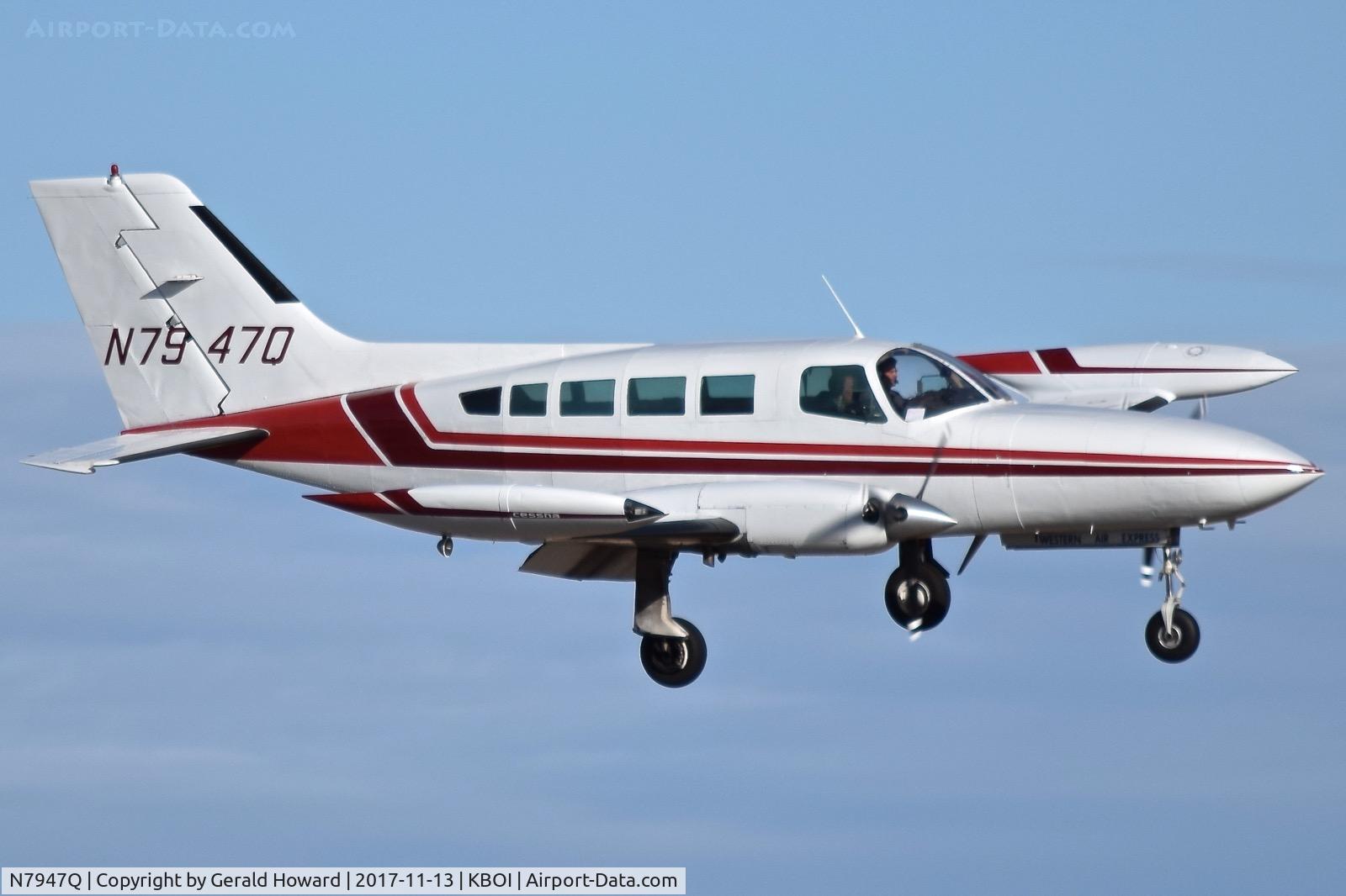 N7947Q, 1973 Cessna 402B Utiliner C/N 402B0397, Landing RWY 10R.