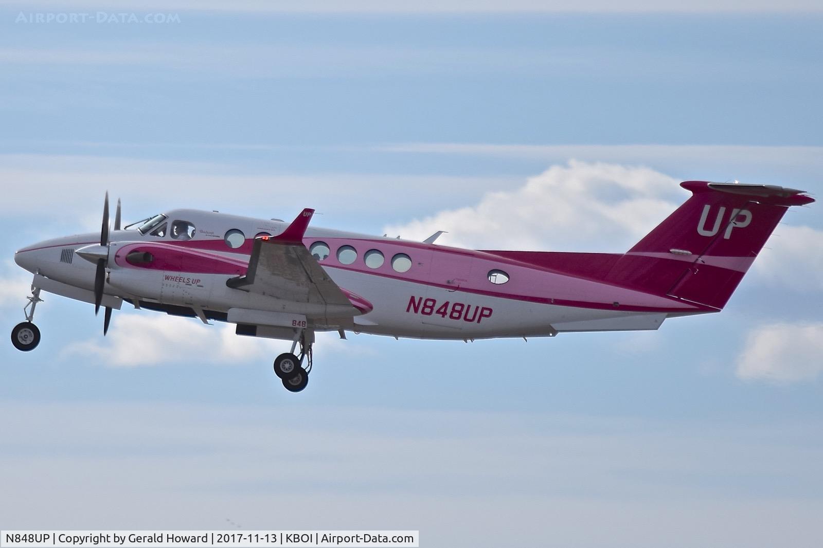 N848UP, 2015 Beechcraft 350 King Air C/N FL-1004, Departing RWY 10R.