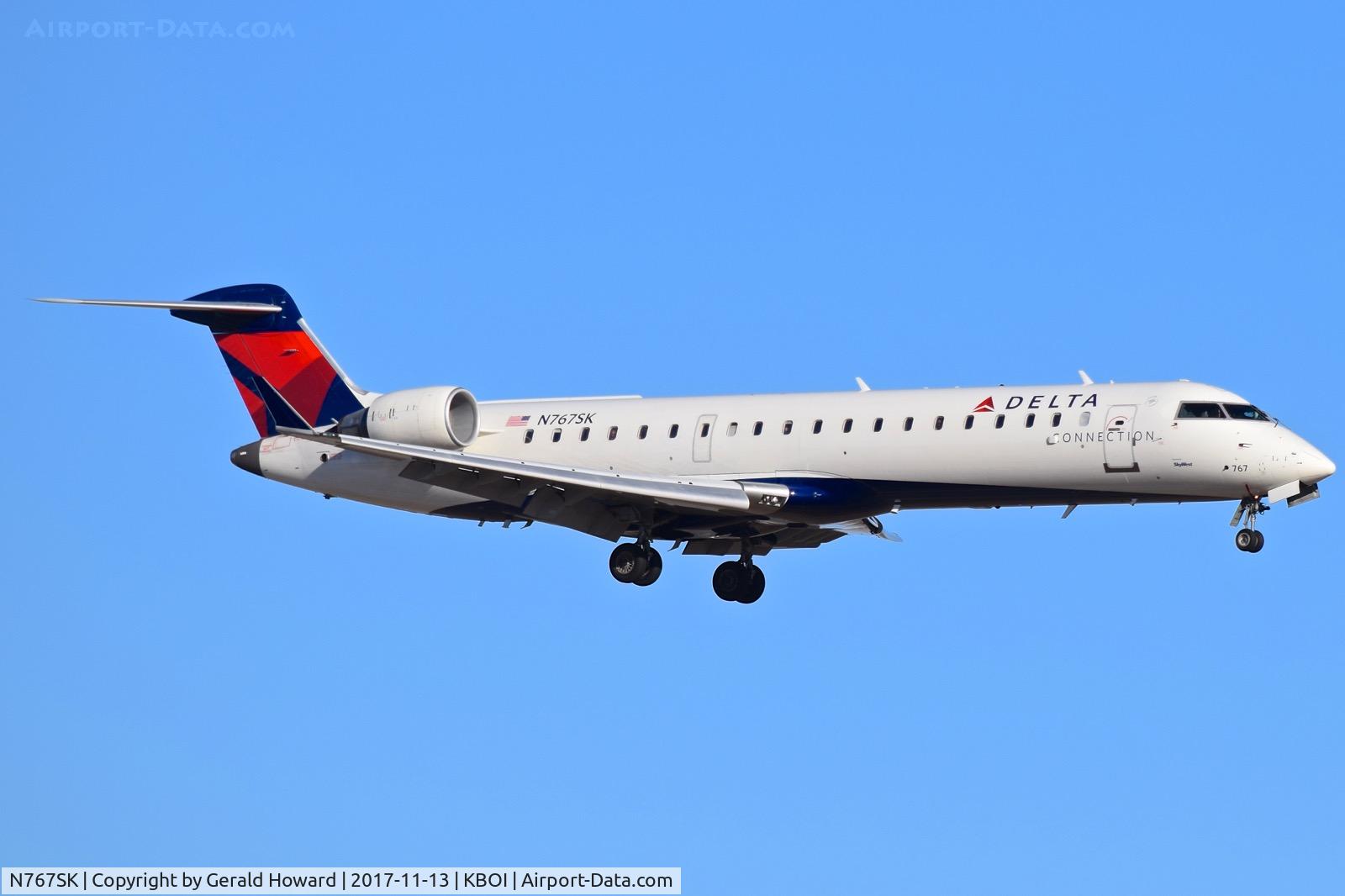 N767SK, 2005 Bombardier CRJ-702 (CL-600-2C10) Regional Jet C/N 10233, Landing RWY 10L.