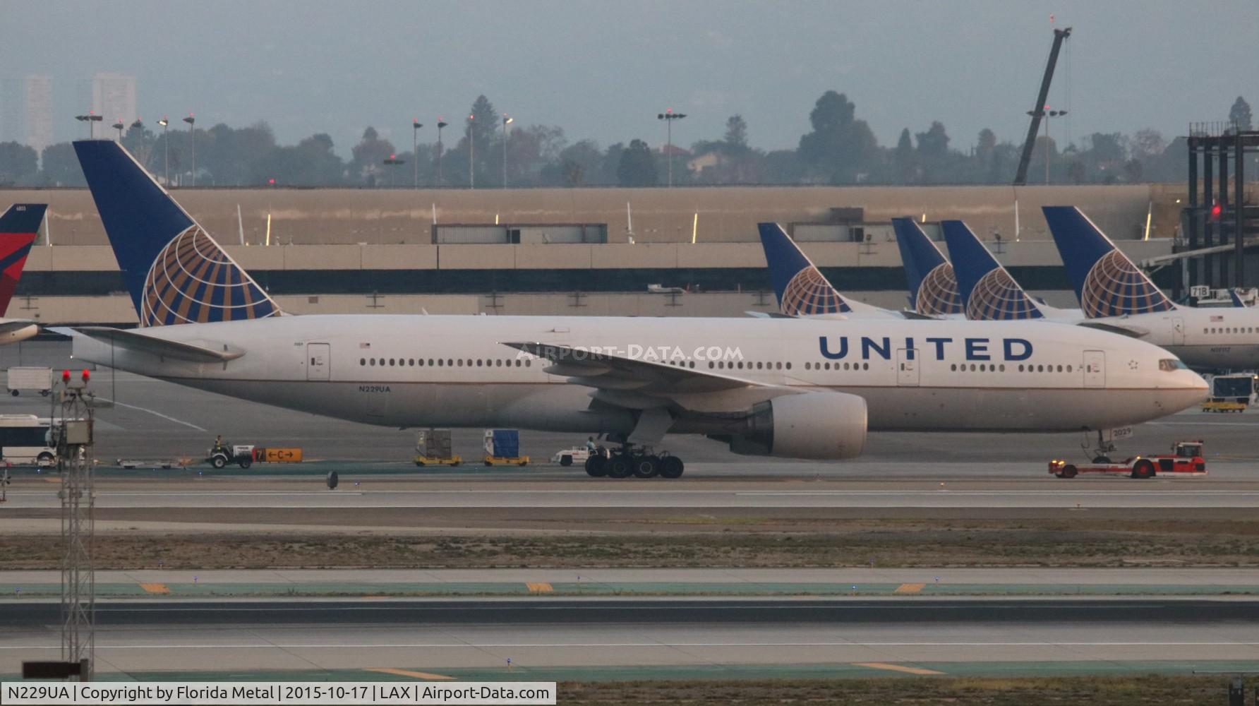 N229UA, 2002 Boeing 777-222 C/N 30557, United