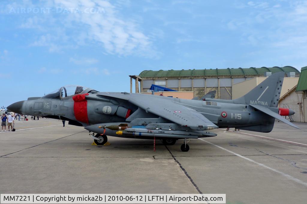 MM7221, McDonnell Douglas AV-8B Harrier II C/N 273/IT010, Parked