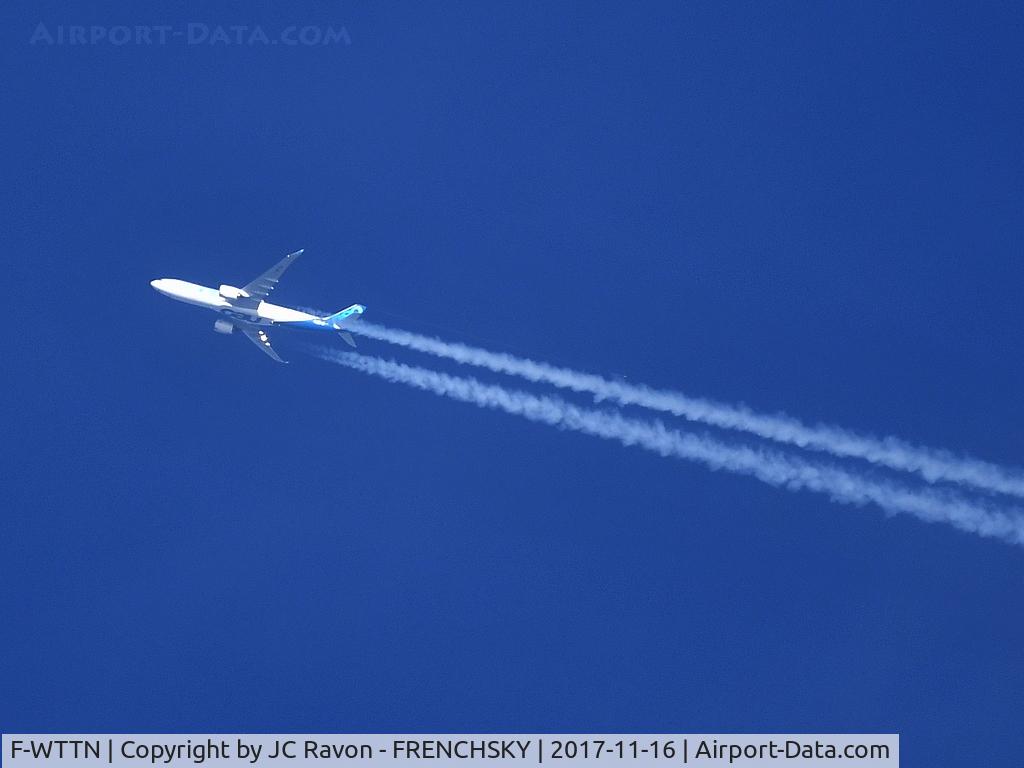 F-WTTN, 2017 Airbus A330-941 C/N 1795, overflying Bordeaux city, AIB14TN level 380
