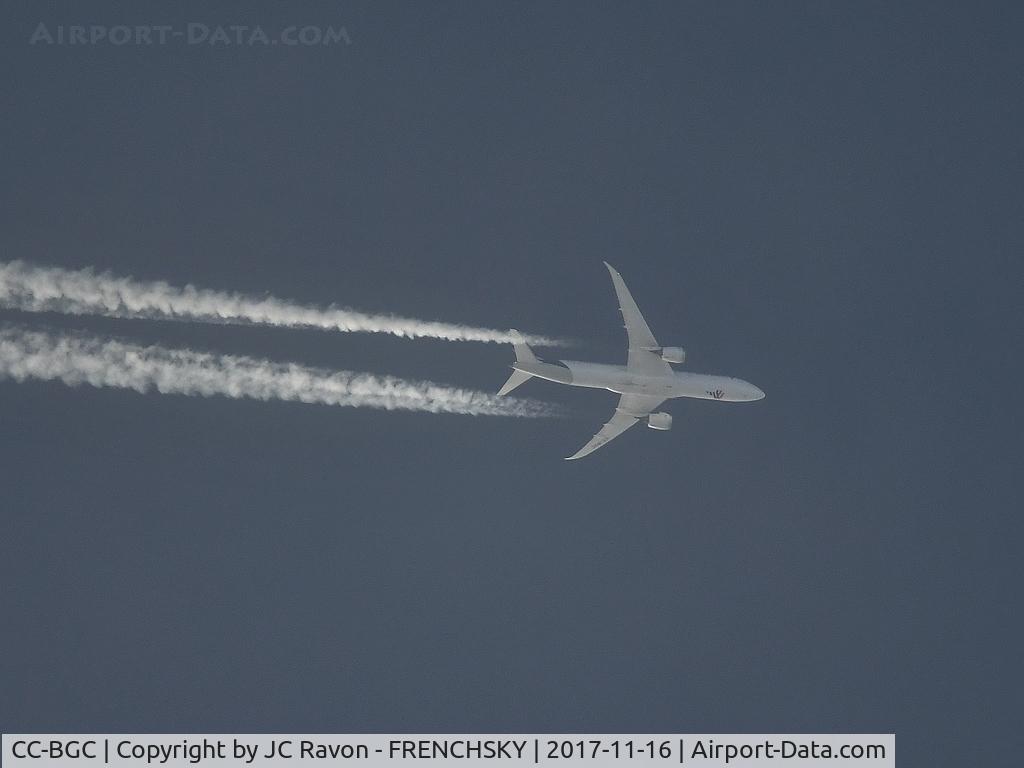 CC-BGC, 2015 Boeing 787-9 Dreamliner C/N 35321, overflying Bordeaux city, LA704 /LAN704, LATAM Chile Madrid to Frankfurt level 400
