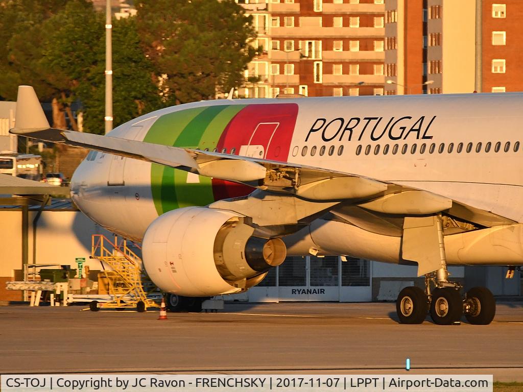 CS-TOJ, 1998 Airbus A330-223 C/N 223, D. João II