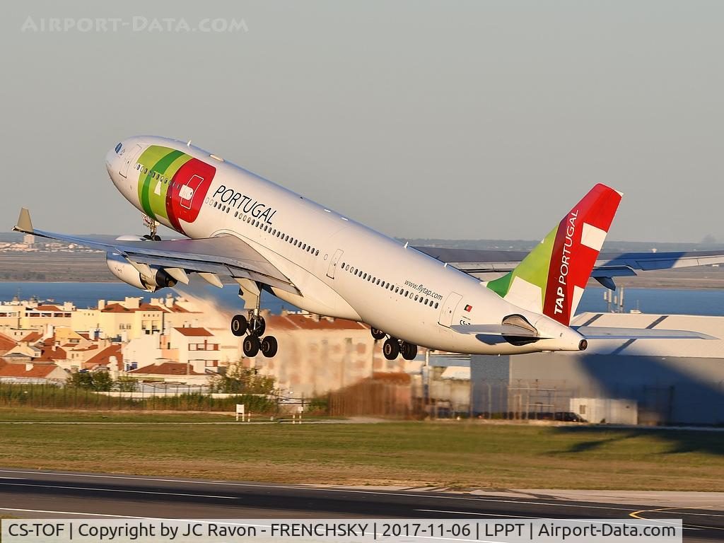 CS-TOF, 1999 Airbus A330-223 C/N 308, Infante D.Henrique take off