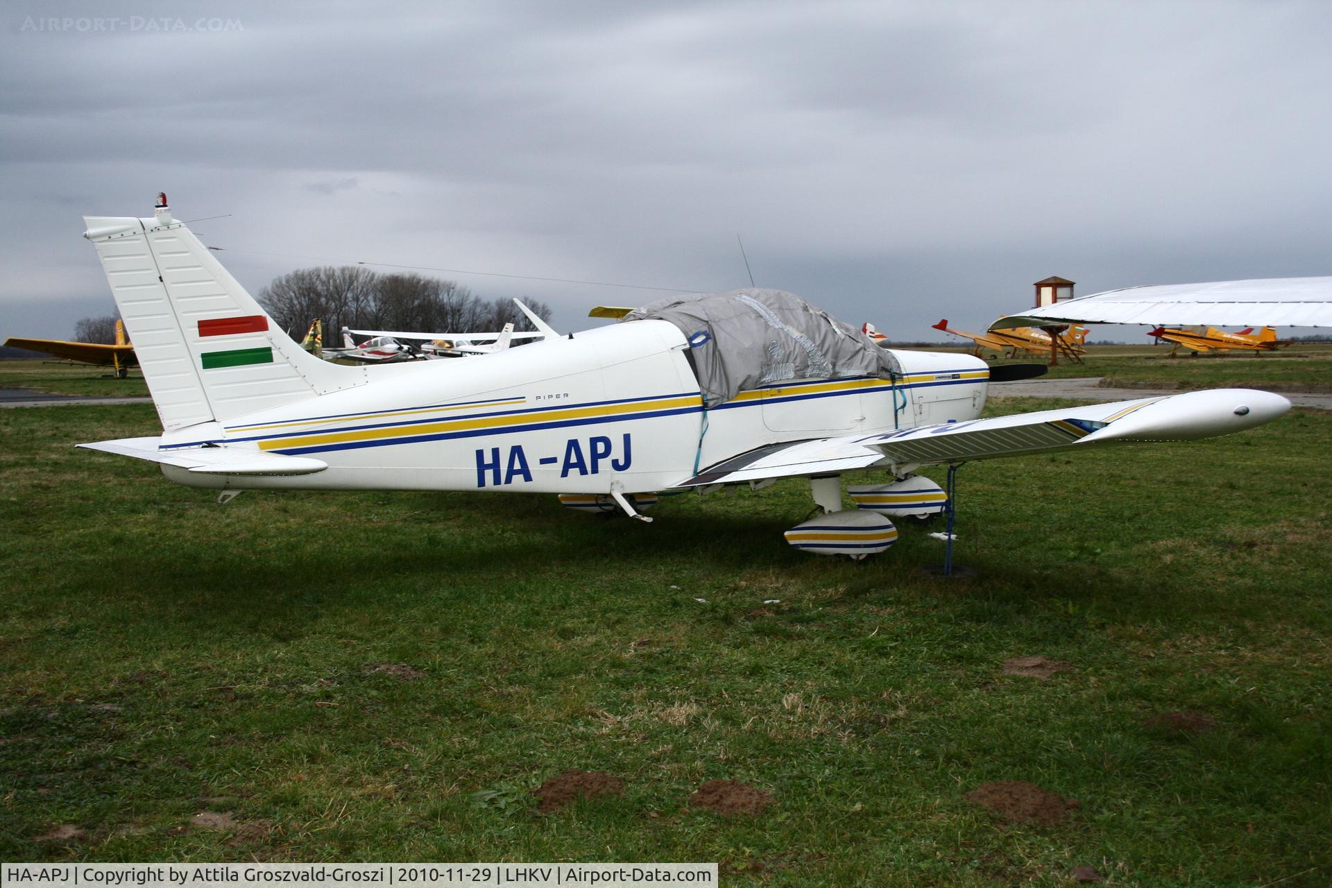 HA-APJ, 1973 Piper PA-28-140 Cherokee Cruiser F C/N 28-7325128, Kaposújlak Airport, Hungary