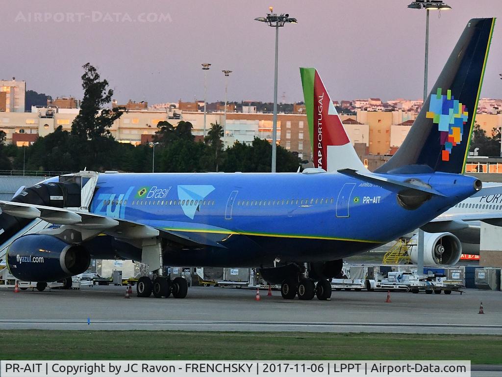 PR-AIT, 2003 Airbus A330-243 C/N 529, Azul Linhas Aereas (Tudo Azul Livery), early morning sunrise...