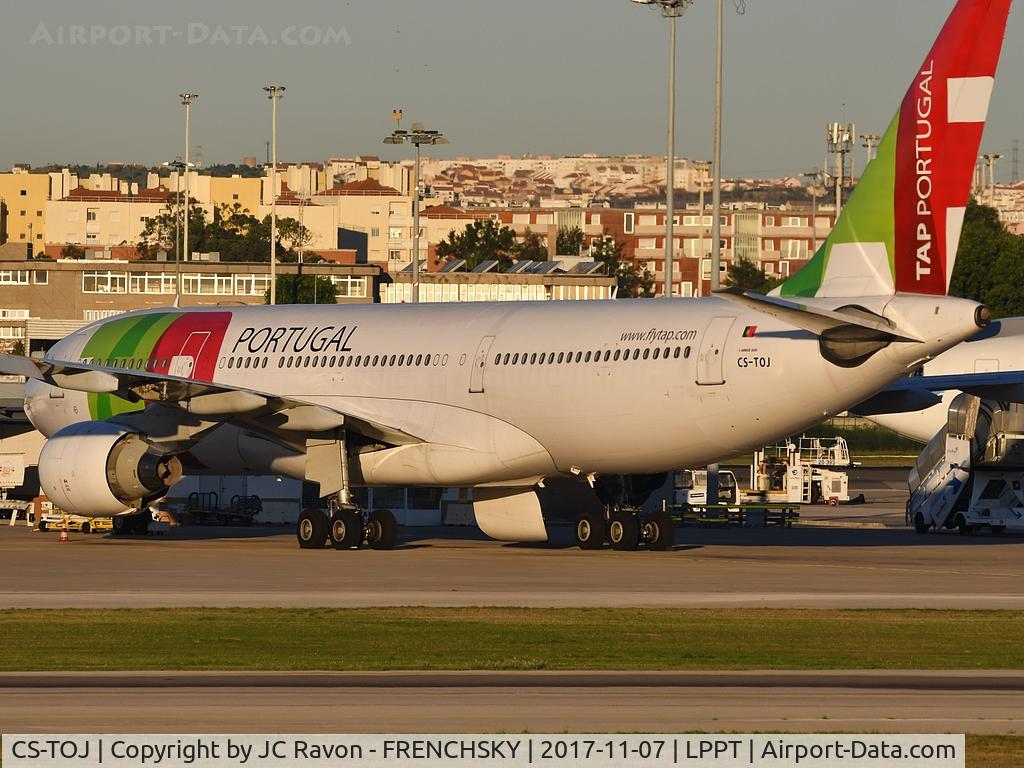 CS-TOJ, 1998 Airbus A330-223 C/N 223, D. João II