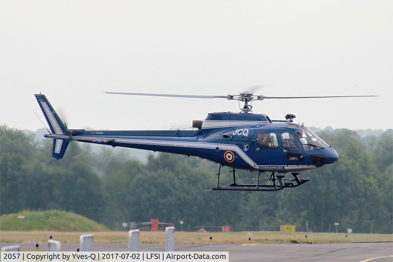 2057, Aérospatiale AS-350BA Ecureuil C/N 2057, Aérospatiale AS-350BA Ecureuil, Landing, St Dizier-Robinson Air Base 113 (LFSI) Open day 2017