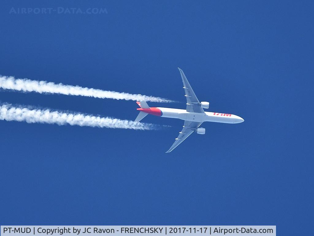 PT-MUD, 2008 Boeing 777-32W/ER C/N 37667, overflying Bordeaux city, TAM Linhas Aereas JJ8070 Sao Paulo (GRU) to Frankfurt (FRA)