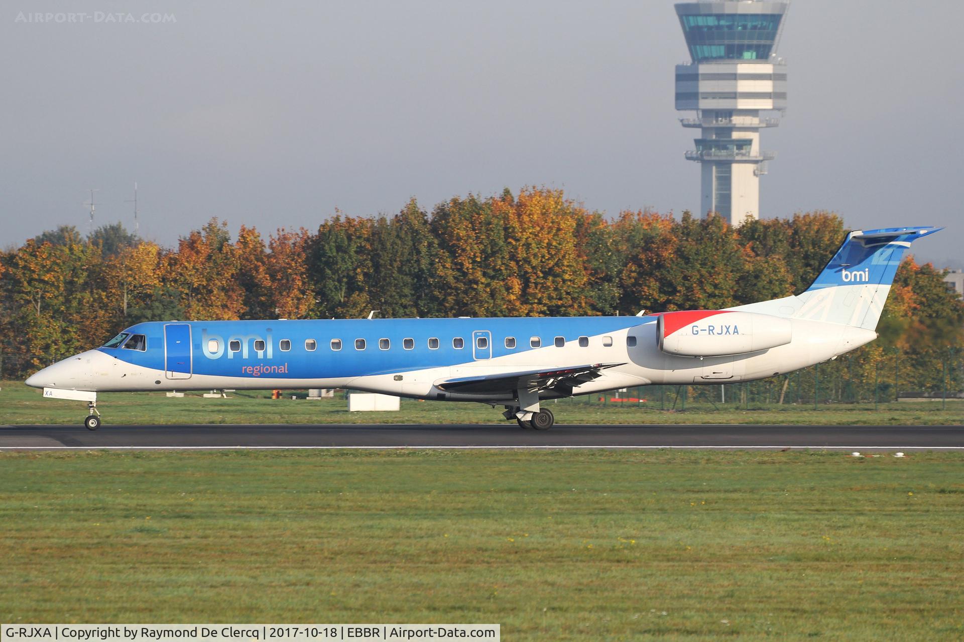 G-RJXA, 1999 Embraer EMB-145EP (ERJ-145EP) C/N 145136, Landing 25L