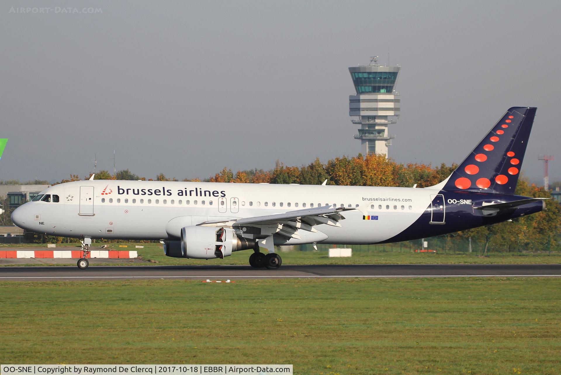 OO-SNE, 2010 Airbus A320-214 C/N 4243, Landing 25L