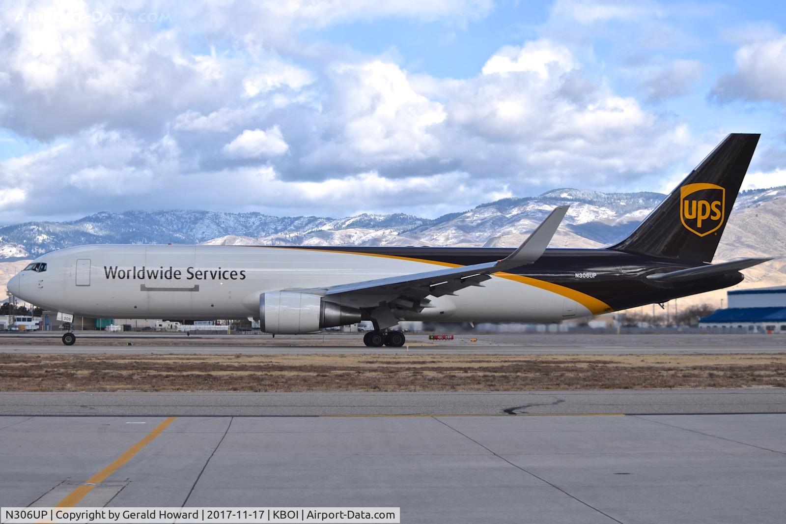 N306UP, 1996 Boeing 767-34AF C/N 27759, Take off roll on RWY 28L.