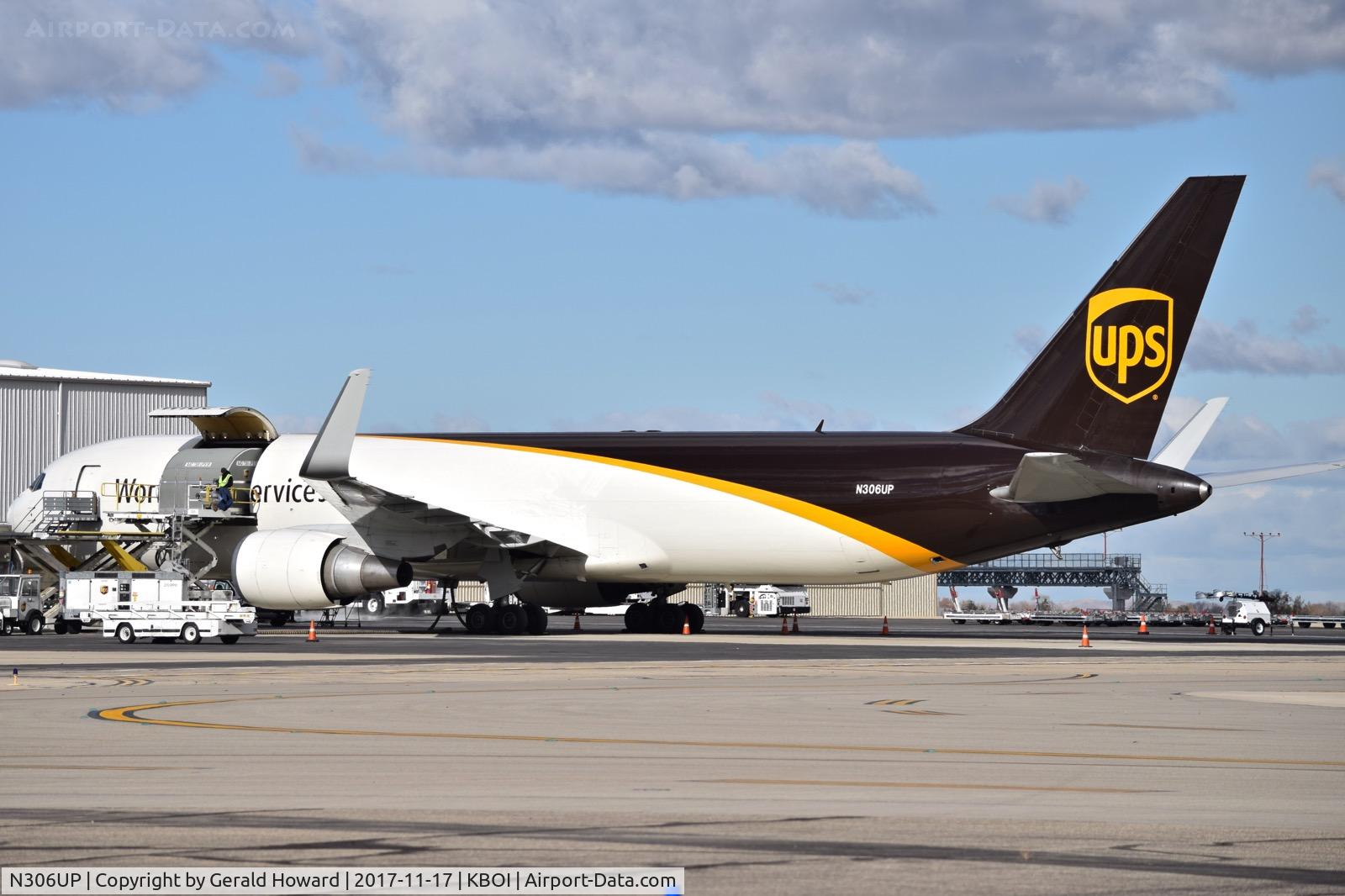 N306UP, 1996 Boeing 767-34AF C/N 27759, Loading up.